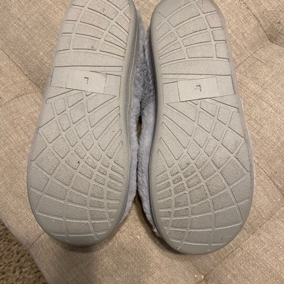 Slippers - Picture 2 of 2